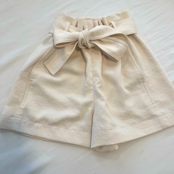 Aritzia Pants - Aritzia Wilfred Paper bag shorts - light cream